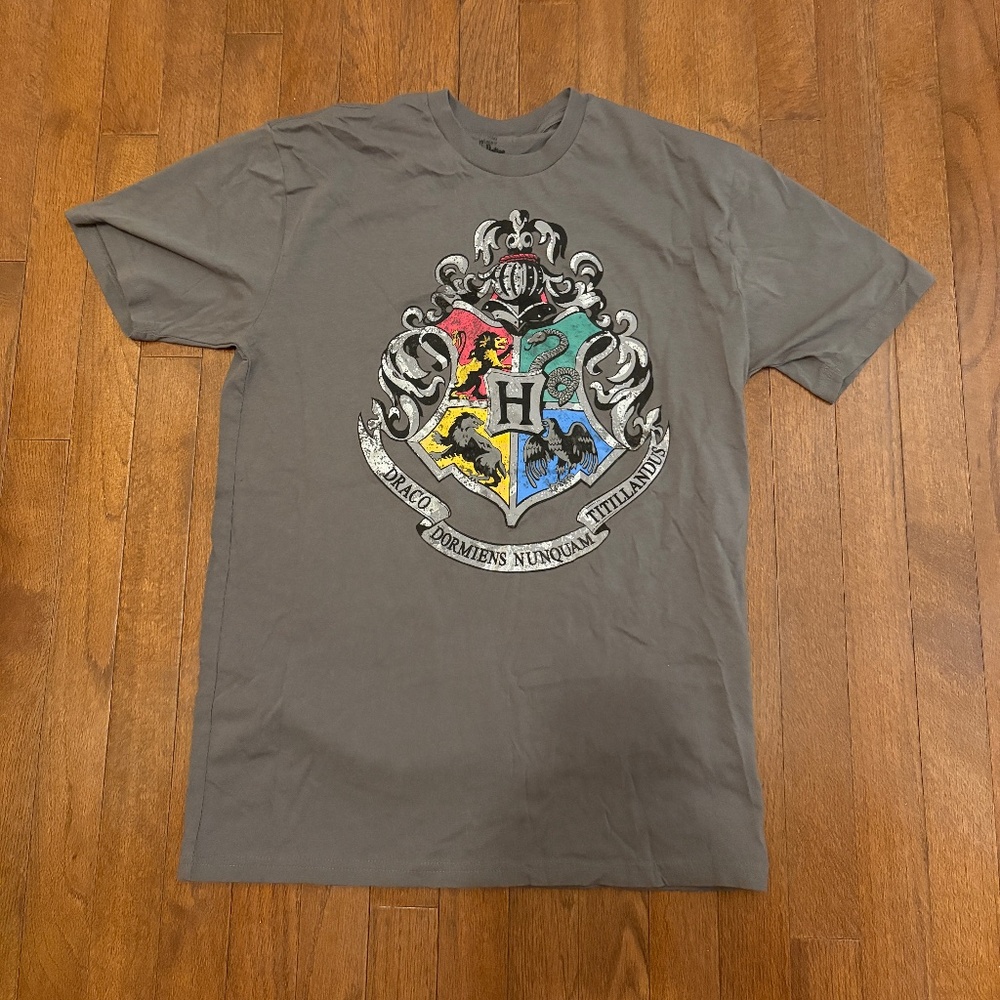 Universal Studios Hogwarts Graphic Tee
